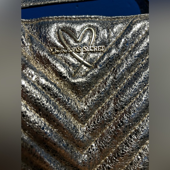 Victoria’s Secret bag in amazing condition - Picture 2 of 5